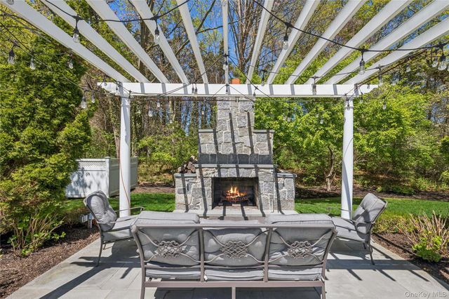 503 Cold Spring Road, Laurel Hollow, NY 11791