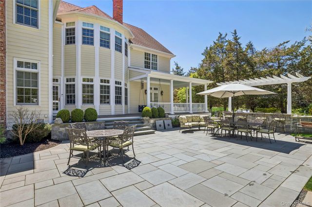 503 Cold Spring Road, Laurel Hollow, NY 11791