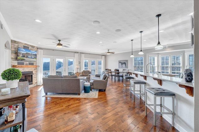 97 Lighthouse LN, Moneta, VA 24121