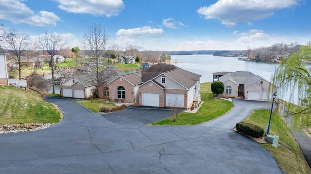 97 Lighthouse LN, Moneta, VA 24121