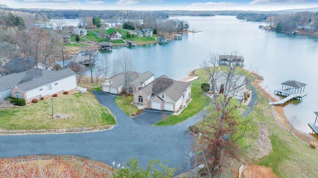 97 Lighthouse LN, Moneta, VA 24121