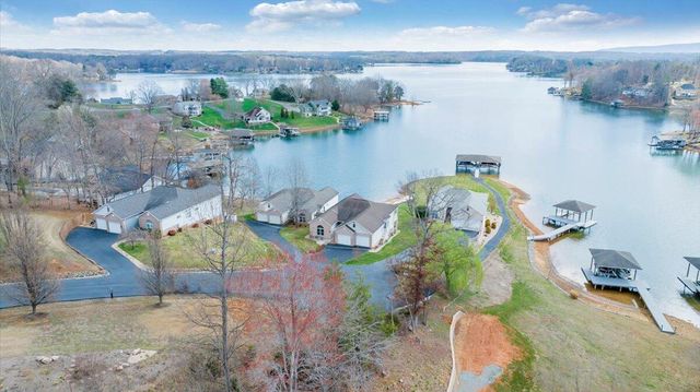 97 Lighthouse LN, Moneta, VA 24121