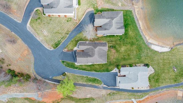 97 Lighthouse LN, Moneta, VA 24121