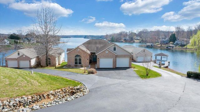 97 Lighthouse LN, Moneta, VA 24121