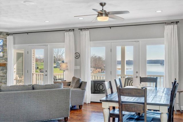 97 Lighthouse LN, Moneta, VA 24121