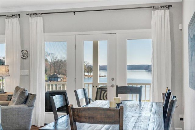 97 Lighthouse LN, Moneta, VA 24121