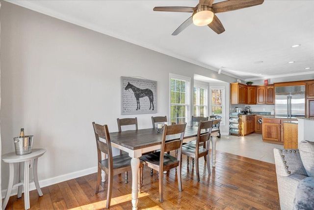 97 Lighthouse LN, Moneta, VA 24121