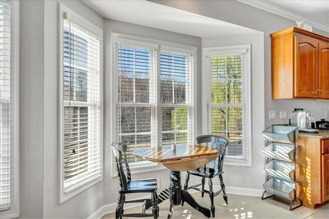 97 Lighthouse LN, Moneta, VA 24121