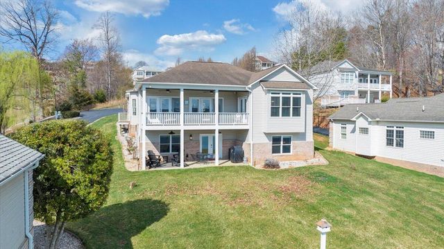 97 Lighthouse LN, Moneta, VA 24121