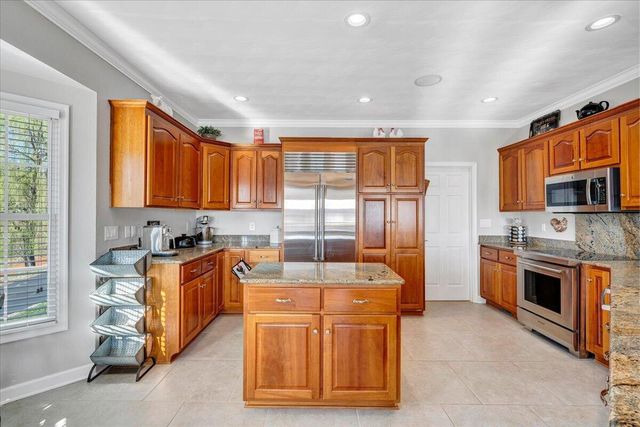 97 Lighthouse LN, Moneta, VA 24121