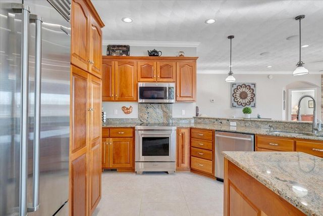 97 Lighthouse LN, Moneta, VA 24121