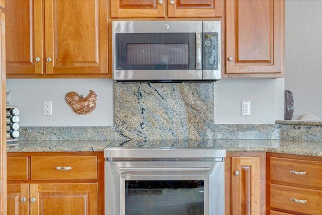 97 Lighthouse LN, Moneta, VA 24121