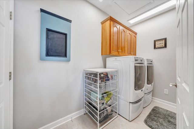 97 Lighthouse LN, Moneta, VA 24121