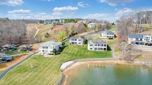 97 Lighthouse LN, Moneta, VA 24121