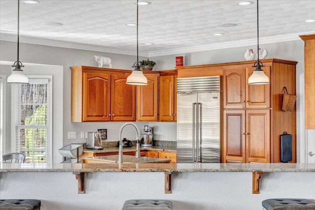 97 Lighthouse LN, Moneta, VA 24121