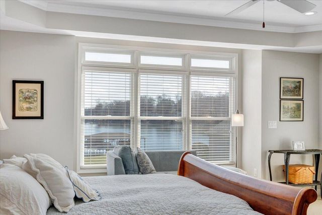 97 Lighthouse LN, Moneta, VA 24121