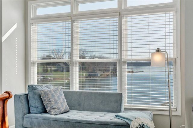 97 Lighthouse LN, Moneta, VA 24121