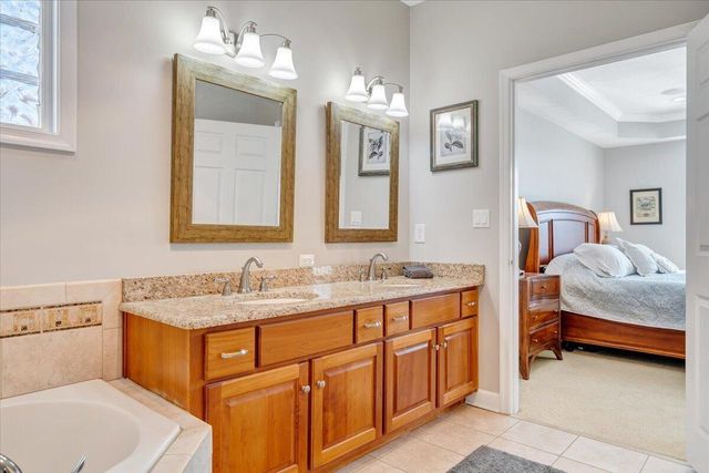 97 Lighthouse LN, Moneta, VA 24121