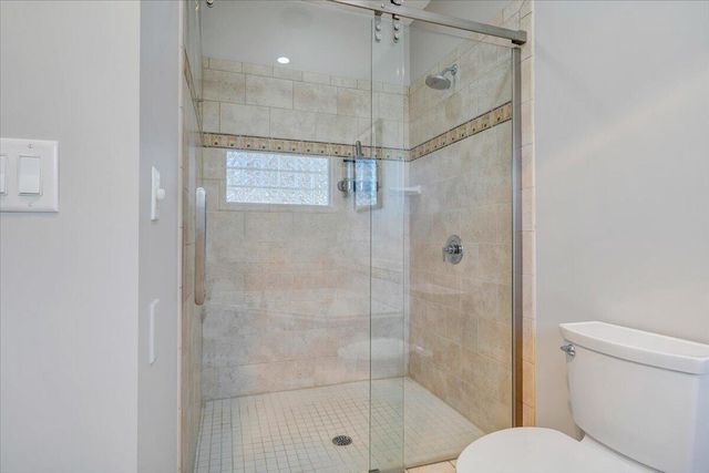 97 Lighthouse LN, Moneta, VA 24121