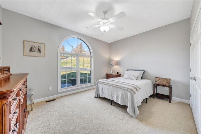 97 Lighthouse LN, Moneta, VA 24121