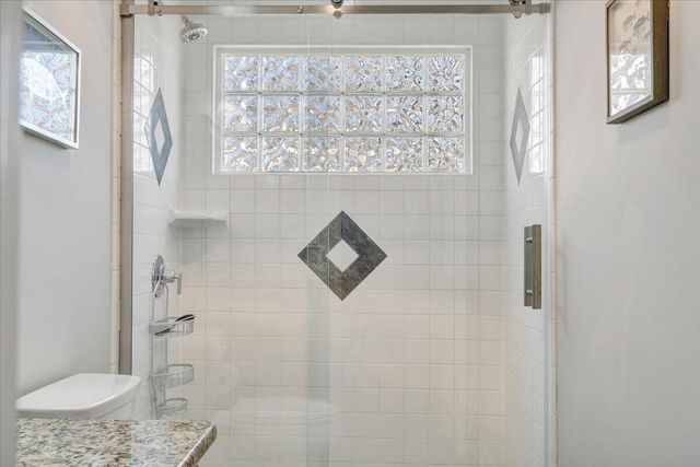 97 Lighthouse LN, Moneta, VA 24121