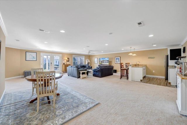 97 Lighthouse LN, Moneta, VA 24121