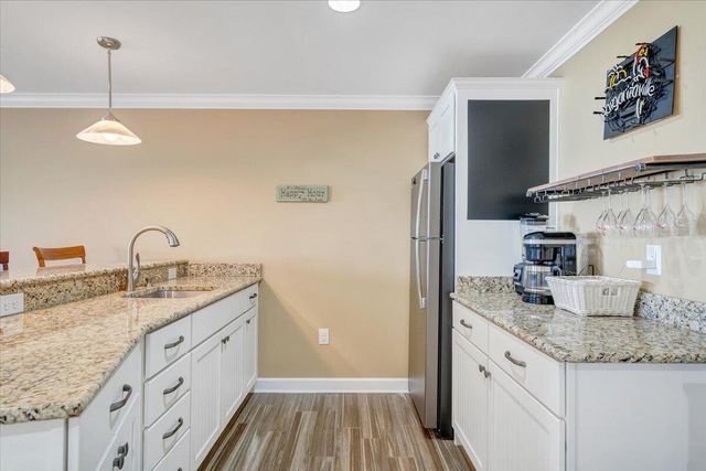 97 Lighthouse LN, Moneta, VA 24121