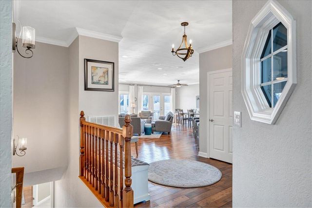 97 Lighthouse LN, Moneta, VA 24121