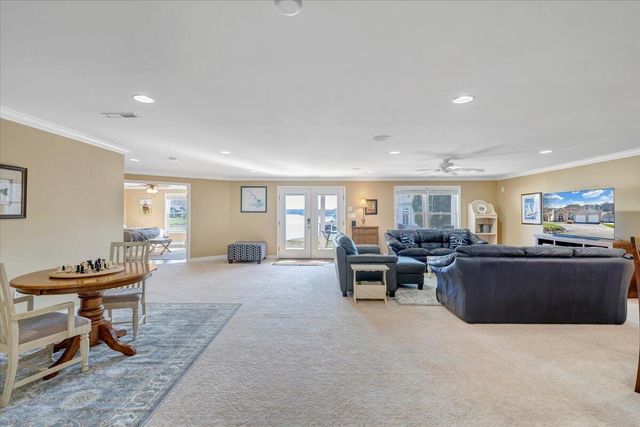 97 Lighthouse LN, Moneta, VA 24121