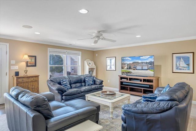 97 Lighthouse LN, Moneta, VA 24121