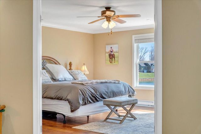 97 Lighthouse LN, Moneta, VA 24121