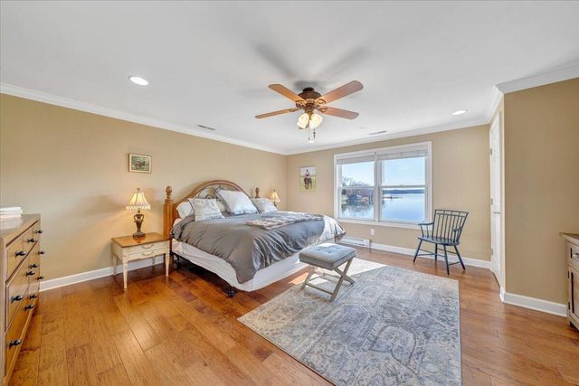 97 Lighthouse LN, Moneta, VA 24121