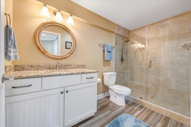 97 Lighthouse LN, Moneta, VA 24121