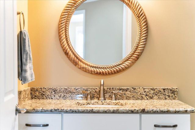 97 Lighthouse LN, Moneta, VA 24121