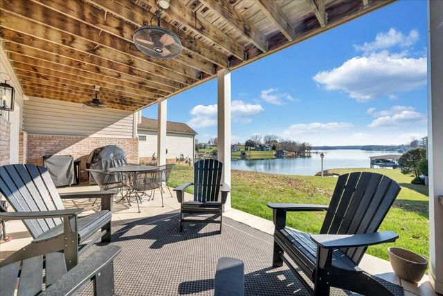 97 Lighthouse LN, Moneta, VA 24121