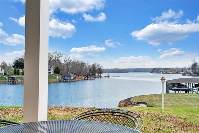 97 Lighthouse LN, Moneta, VA 24121