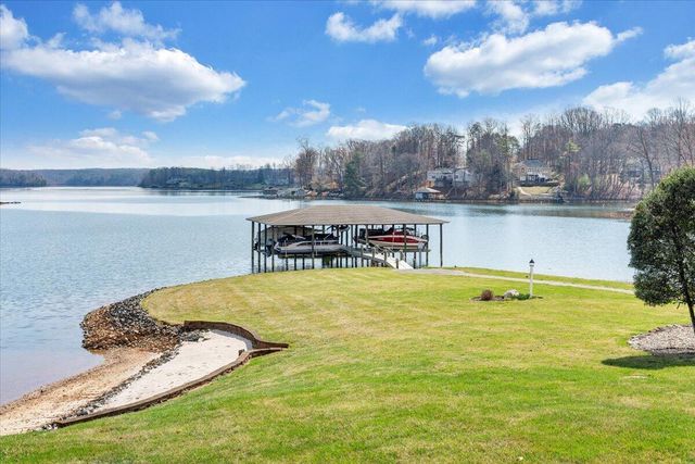 97 Lighthouse LN, Moneta, VA 24121