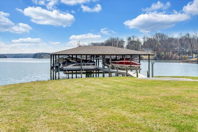 97 Lighthouse LN, Moneta, VA 24121