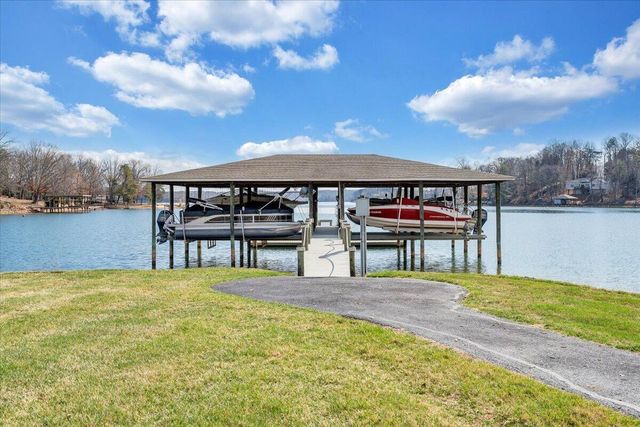 97 Lighthouse LN, Moneta, VA 24121