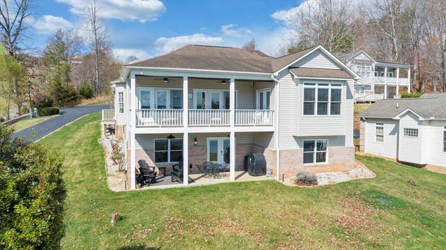 97 Lighthouse LN, Moneta, VA 24121