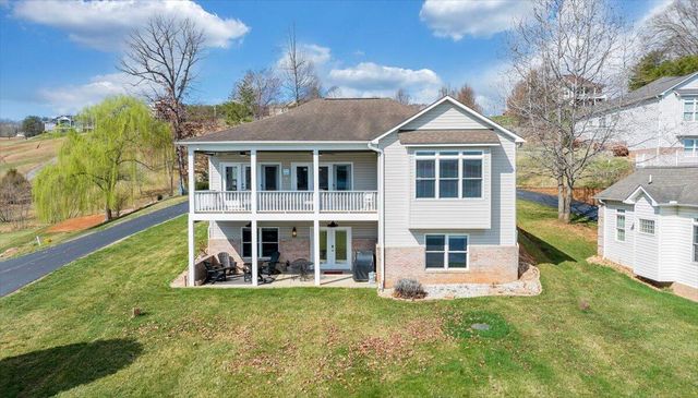 97 Lighthouse LN, Moneta, VA 24121