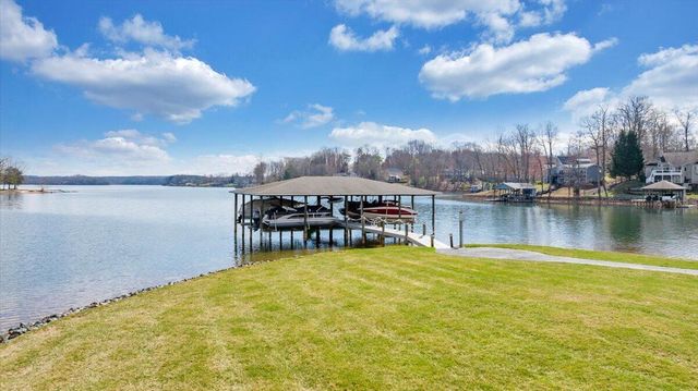 97 Lighthouse LN, Moneta, VA 24121