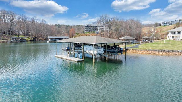 97 Lighthouse LN, Moneta, VA 24121