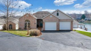 97 Lighthouse LN, Moneta, VA 24121