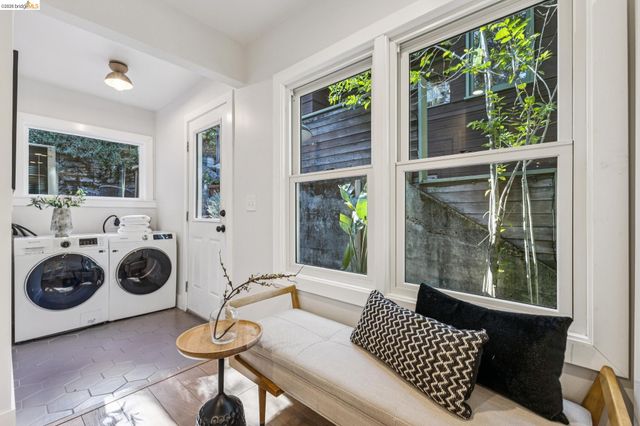 6465 Pinehaven Rd, Oakland, CA 94611
