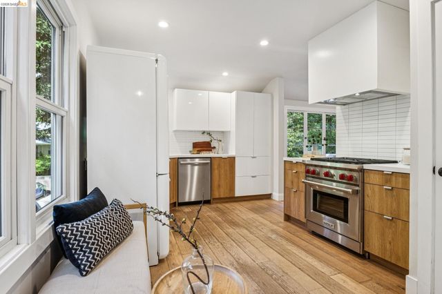 6465 Pinehaven Rd, Oakland, CA 94611