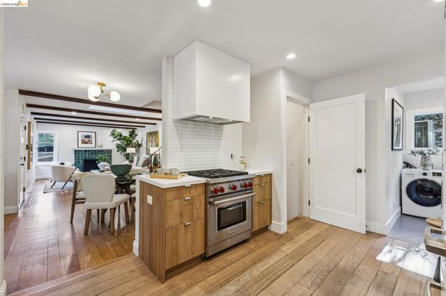 6465 Pinehaven Rd, Oakland, CA 94611