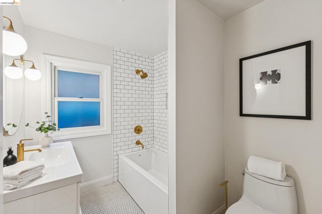 6465 Pinehaven Rd, Oakland, CA 94611