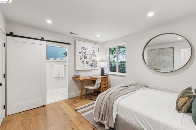 6465 Pinehaven Rd, Oakland, CA 94611
