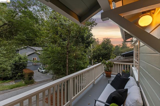 6465 Pinehaven Rd, Oakland, CA 94611